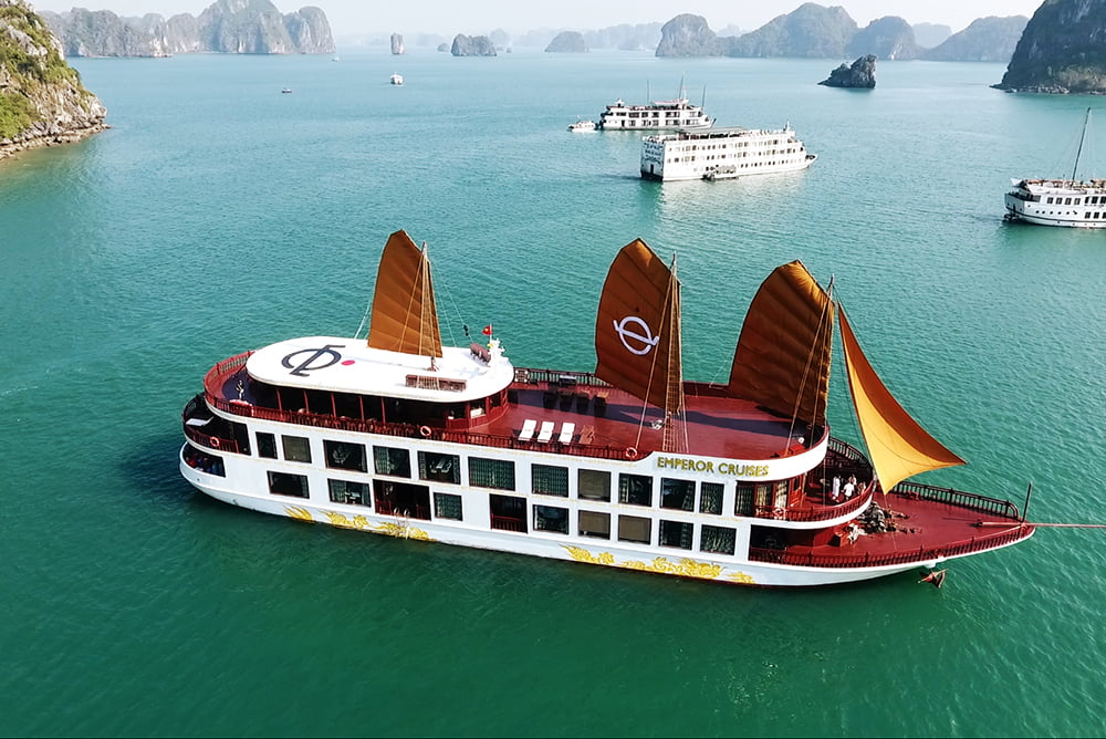 Bai tu long cruise